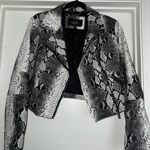Chic Black and Gray Snake Print Leather Jacket - Picture 1 of 3